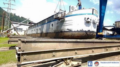 ROANBER au chantier de Neckarsteinach - été 2016 - photo de la page Facebook Theaterschiff Heilbronn (1).jpg (167.31 Kio) Vu 2011 fois ROANBER au chantier de Neckarsteinach - été 2016 - photo de la page Facebook Theaterschiff Heilbronn (1).jpg