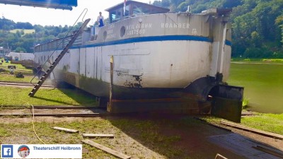 ROANBER au chantier de Neckarsteinach - été 2016 - photo de la page Facebook Theaterschiff Heilbronn (2).jpg (147.49 Kio) Vu 2011 fois ROANBER au chantier de Neckarsteinach - été 2016 - photo de la page Facebook Theaterschiff Heilbronn (2).jpg