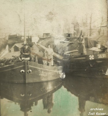 SOLVAY 48 et LEO - date au dos 1930 - archives Joël Kaiser (2).jpg (146.87 Kio) Vu 5605 fois SOLVAY 48 et LEO - date au dos 1930 - archives Joël Kaiser (2).jpg