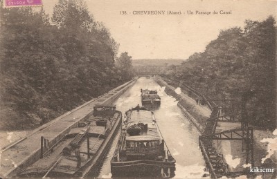 SOLVAY 69 - Chevregny (Aisne) - Un passage du canal.jpg
