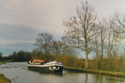 SLV 107 devenu Barbarie sur le canal de toulouse a Bordeau.JPG