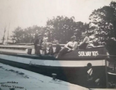 SOLVAY 105 - archive Hélène Vasseur - personnes inconnues.jpg (46.41 Kio) Vu 3337 fois SOLVAY 105 - archive Hélène Vasseur - personnes inconnues.jpg