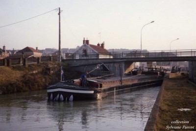 SLV 75 devenu SERMAIZIEN sortant de l'écluse de Soulanges.jpg