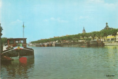 Montceau-les-Mines (Saône-et-Loire) - Le port sur le canal du Centre (1) (red).jpg