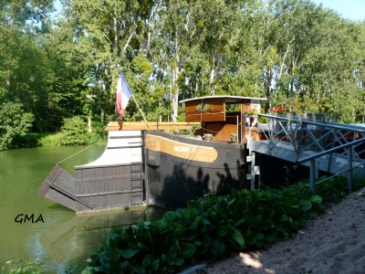 midway 2-poses.JPG (2.14 Mio) Vu 3925 fois midway 2-poses.JPG