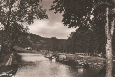 Fontenoy-le-Château (Vosges) - Le port du canal de l'Est (1 red).jpg (304.74 Kio) Vu 1415 fois Fontenoy-le-Château (Vosges) - Le port du canal de l'Est (1 red).jpg