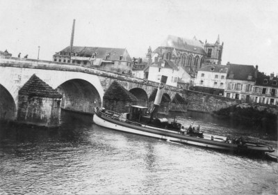 Remorqueur Motrix (P 10 354)(23,42m x 5,04m)(1911 Ombret)ex Amiral.JPG