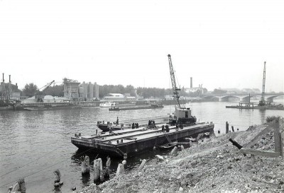 Ponton grue BK n°6036 et grue NCK 605.jpg