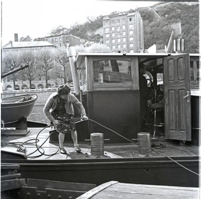 Berliet-reportage-péniche-St-Jacques-femme-1966 (Copier).jpg