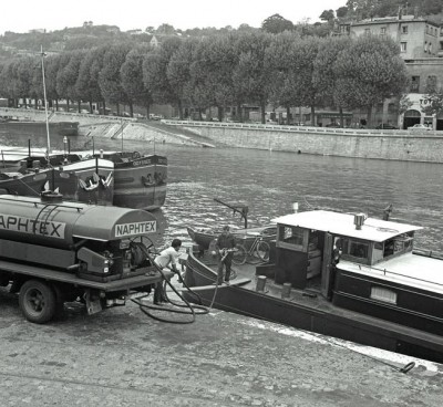 Berliet-reportage-péniche-St-Jaques-lyon-1966-carburant-bis (Copier).jpg