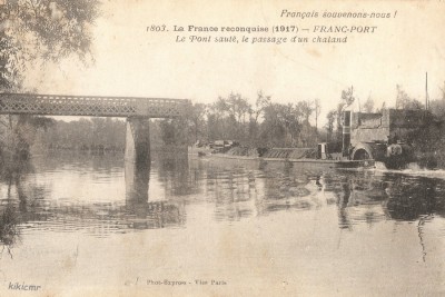 Franc-Port - Le pont sauté, passage d'un chaland (1) (red).jpg (179.74 Kio) Vu 4648 fois Franc-Port - Le pont sauté, passage d'un chaland (1) (red).jpg