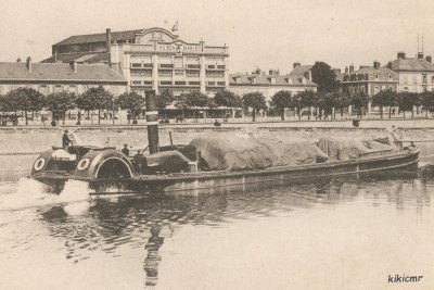 Creil (Oise) - Bords de l'Oise et la place Carnot (2) (red).jpg
