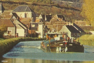 Environs de Sancerre (Cher) - Les bords du canal à Ménétréol (2) (red).jpg