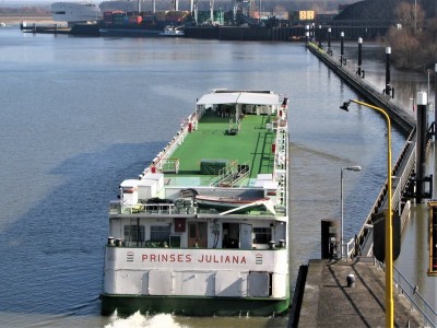 Prinses-Juliana-3-22-03-2006-sluis-Weurt (2).jpg