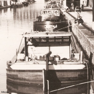 Paris (XIXe) - Le canal de l'Ourcq vu du pont de la rue de Crimée (2) (red).jpg