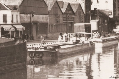 Paris (XIXe) - Le canal de l'Ourcq vu du pont de la rue de Crimée (3) (dét).jpg