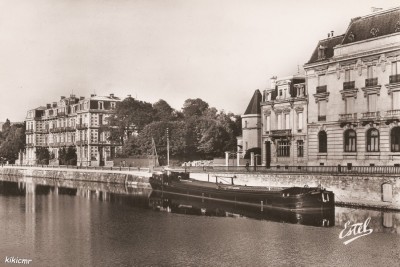 Verdun - Quai de la République ; à gauche, le Cercle Militaire (1) (red).jpg