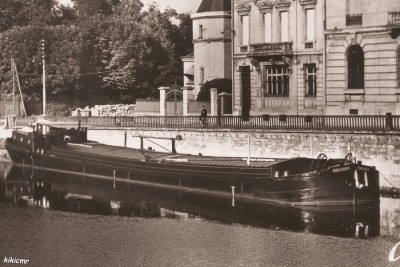 Verdun - Quai de la République ; à gauche, le Cercle Militaire (2) (red).jpg