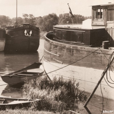 Bray-sur-Seine - Péniches en chargement (4) (red).jpg