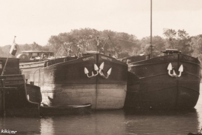 Bray-sur-Seine - Péniches en chargement (3) (red).jpg