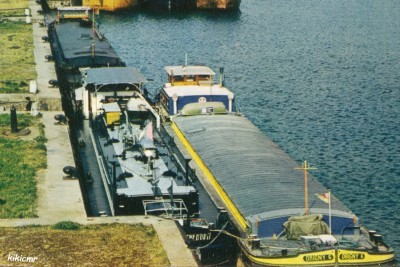 Elbeuf (Seine-Maritime) - La Seine, les quais - Au fond, le Puchot (2) (red).jpg