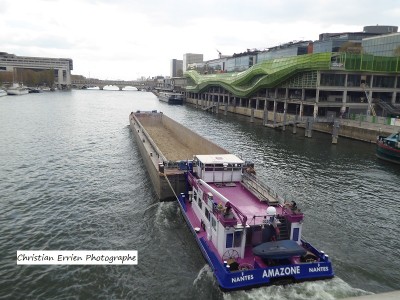 Amazone quai d'Austerlitz1 - Copie.JPG (226.25 Kio) Vu 5444 fois Amazone quai d'Austerlitz1 - Copie.JPG