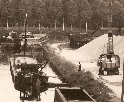 Lille - La Deûle - Vue panoramique (détail bateaux) [vagus].jpg