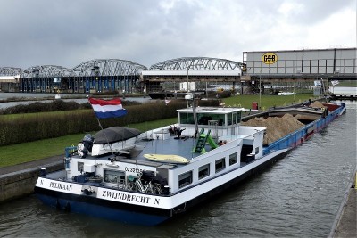 Pelikaan-5-13-03-2021-sluis-Grave (2).JPG
