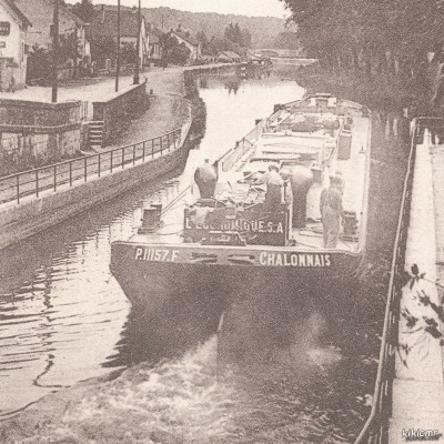 Port-sur-Saône (Haute-Saône) - Le canal près de l'Hôtel de ville (dét) (red).jpg