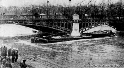 ALINE ZOE pont de Solferino.jpg (212.17 Kio) Vu 1826 fois ALINE ZOE pont de Solferino.jpg