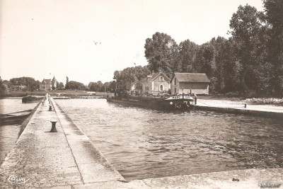 Michery (Yonne) - Les bords de l'Yonne - L'écluse de Champfleury.jpg