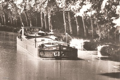 Bar-le-Duc (Meuse) - Le canal de la Marne au Rhin (dét).jpg