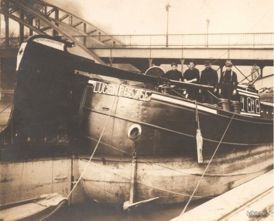 LUCIEN - carte-photo (dét).jpg