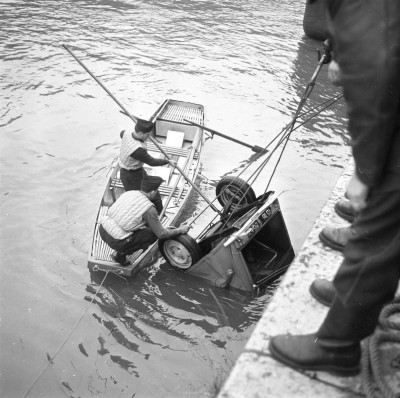 l-epave-est-attiree-au-plus-pres-du-bord-du-quai-et-l-operation-de-relevage-va-pouvoir-debuter-.jpg (444.48 Kio) Vu 524 fois l-epave-est-attiree-au-plus-pres-du-bord-du-quai-et-l-operation-de-relevage-va-pouvoir-debuter-.jpg