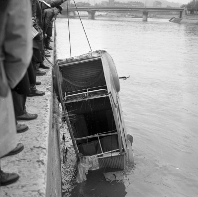 la-quot-ligne-quot-ne-cassera-heureusement-pas-sous-le-poids-de-l-epave-et-l-operation-se-terminera-avec-succes.jpg (395 Kio) Vu 306 fois la-quot-ligne-quot-ne-cassera-heureusement-pas-sous-le-poids-de-l-epave-et-l-operation-se-terminera-avec-succes.jpg