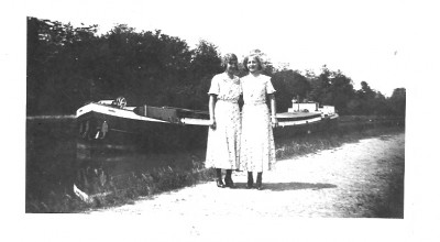 le canal avec bateau anonyme.jpg (108.92 Kio) Vu 1346 fois le canal avec bateau anonyme.jpg