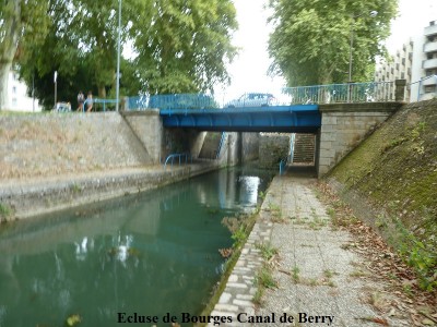 13 Ecluse de Bourges Canal de Berry (3).JPG