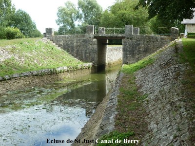 12 Ecluse de St Just Canal de Berry (1).JPG