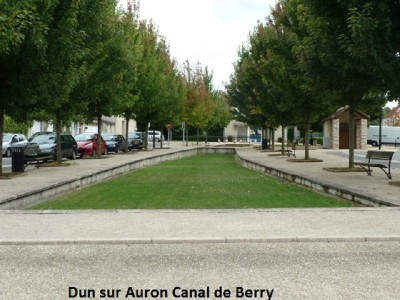 9Dun sur Auron Canal de Berry (2).JPG
