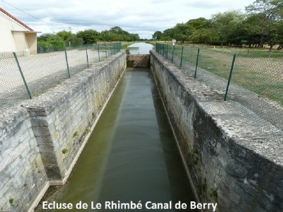 6 Ecluse de Le Rhimbé Canal de Berry.JPG