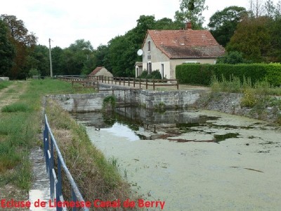 4Ecluse de Lienesse Canal de Berry5.JPG