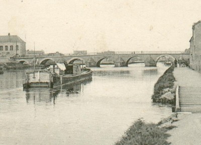 Vierzon - bords du canal.jpg