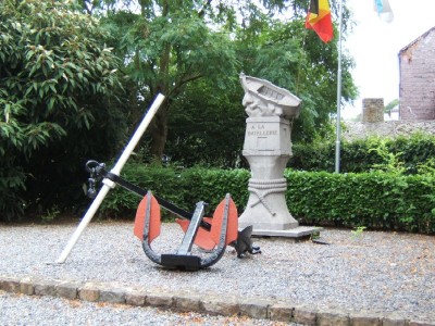 Copie de Monument a la batellerie.JPG