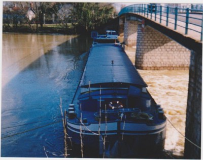 bateau au pt de Pontailler sur saone 001 (Copier).jpg (102.62 Kio) Vu 1489 fois bateau au pt de Pontailler sur saone 001 (Copier).jpg