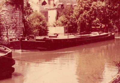 Montargis (Loiret) - Canal de Briare (détail 2) [vagus].jpg