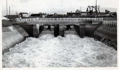 graveline ecluse de chasse aval .jpg (52.45 Kio) Vu 1613 fois graveline ecluse de chasse aval .jpg