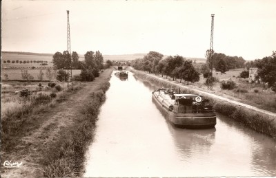 Charny (Meuse) - Le canal.jpg