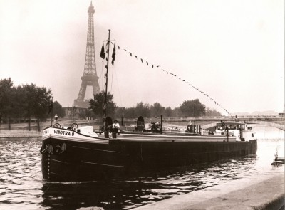 Vinotra 8 - sur la Seine à Paris.jpg
