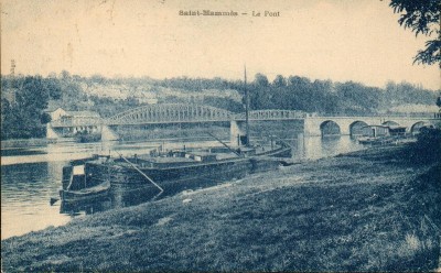 St-Mammes - Aval pont - peniche.jpg