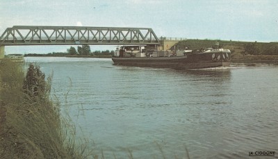 Isbergues (Pas-de-Calais) - Canal de la Lys [vagus].jpg